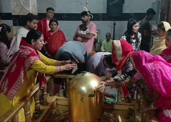सावन मास के पहले दिन शिवालयों में उमड़ी भक्तों की भीड़…