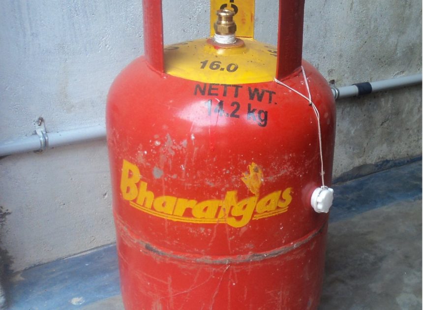 LPG उपभोक्ताओं के लिए जरूरी खबर: 16 अगस्त तक करा लें e-KYC, नहीं तो रुक सकती है गैस सब्सिडी
