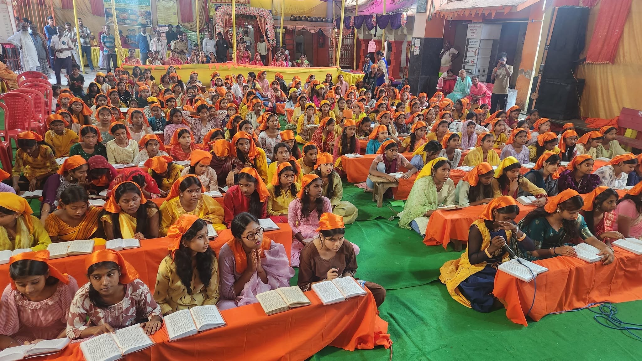 चुटिया के प्राचीन राम मंदिर में 1970 से चली आ रही रामायण पाठ की परंपरा………………….