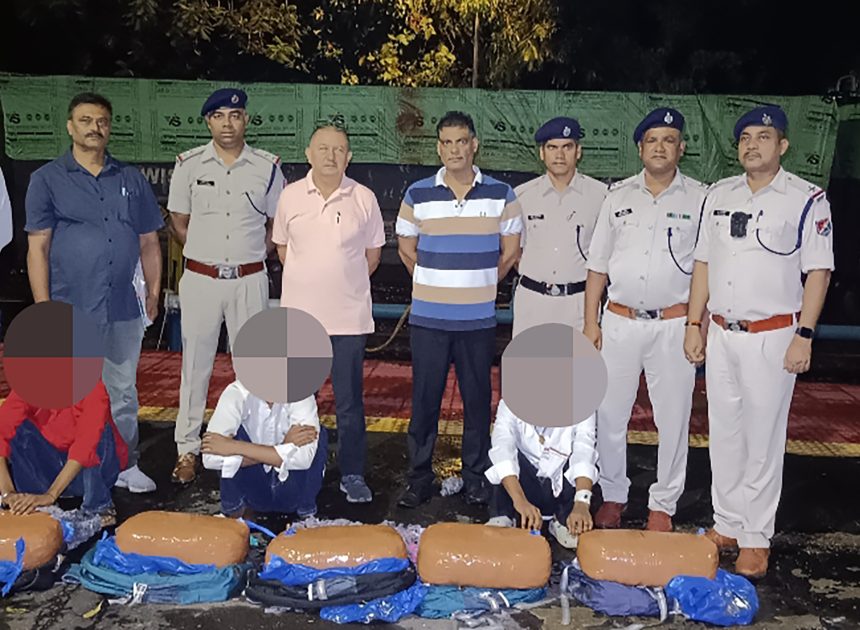 40 किलो गांजा बरामद ,मुरी रेलवे स्टेशन पर RPF की बड़ी कार्रवाई, तीन तस्कर गिरफ्तार…………………
