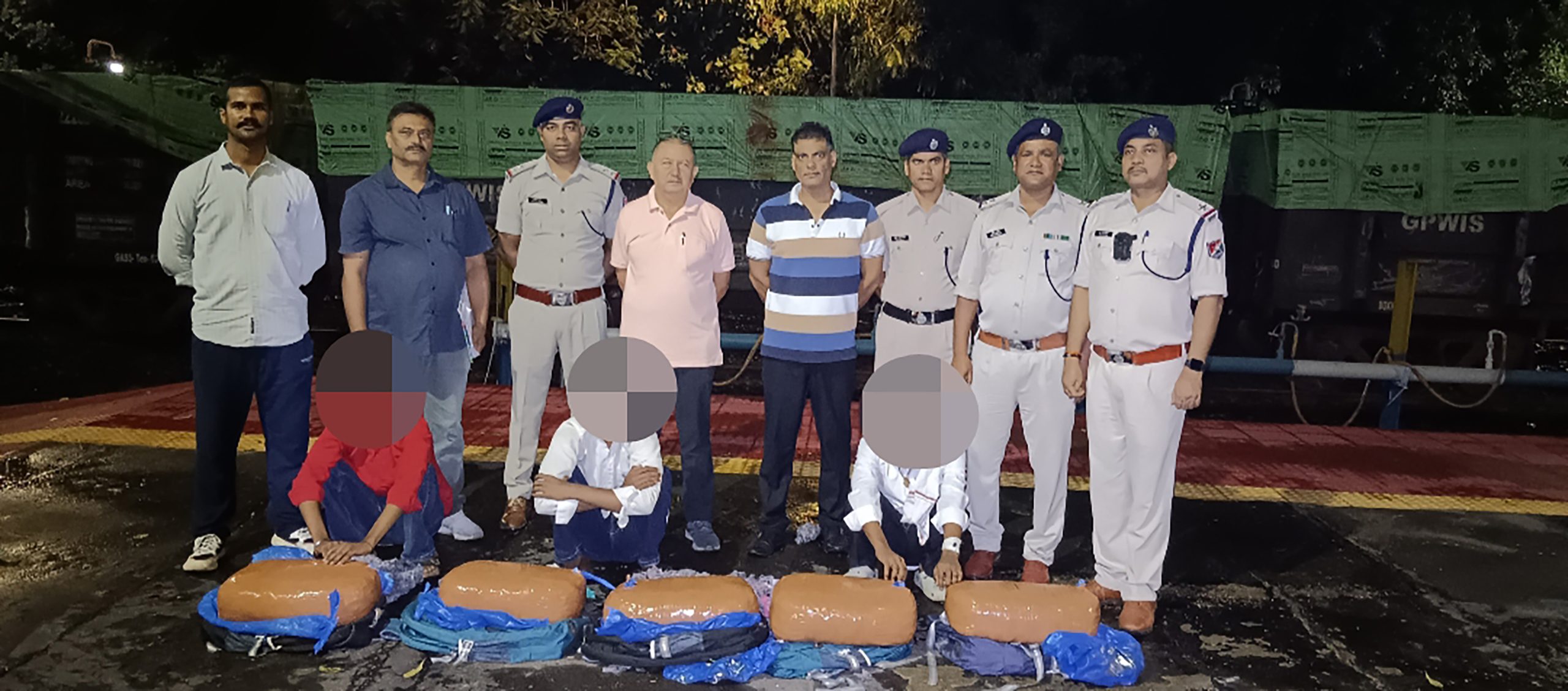 40 किलो गांजा बरामद ,मुरी रेलवे स्टेशन पर RPF की बड़ी कार्रवाई, तीन तस्कर गिरफ्तार…………………